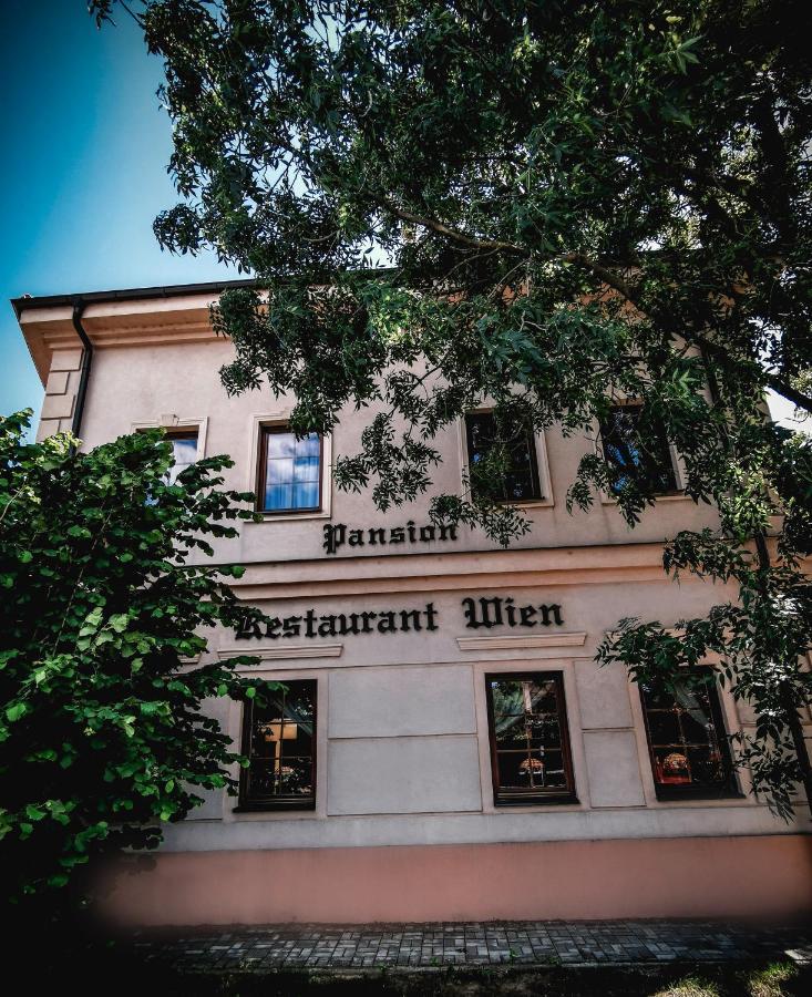 Restaurant Pansion Wien Cierny Brod 外观 照片