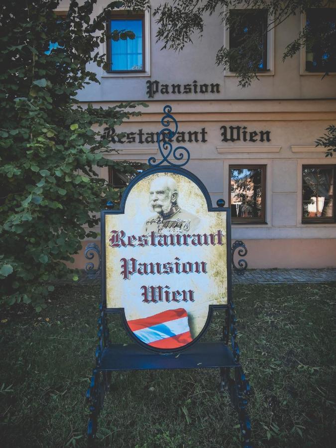 Restaurant Pansion Wien Cierny Brod 外观 照片
