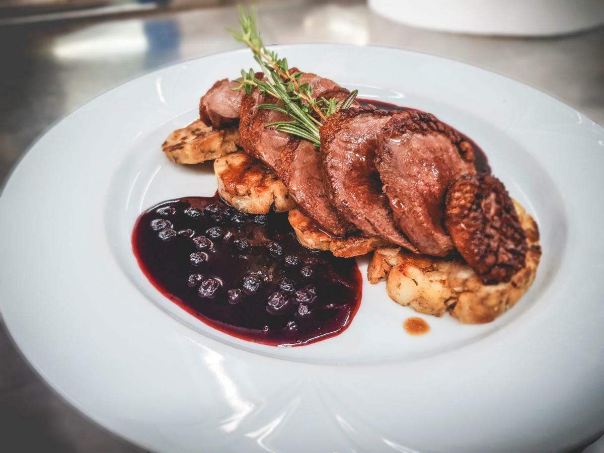 Restaurant Pansion Wien Cierny Brod 外观 照片