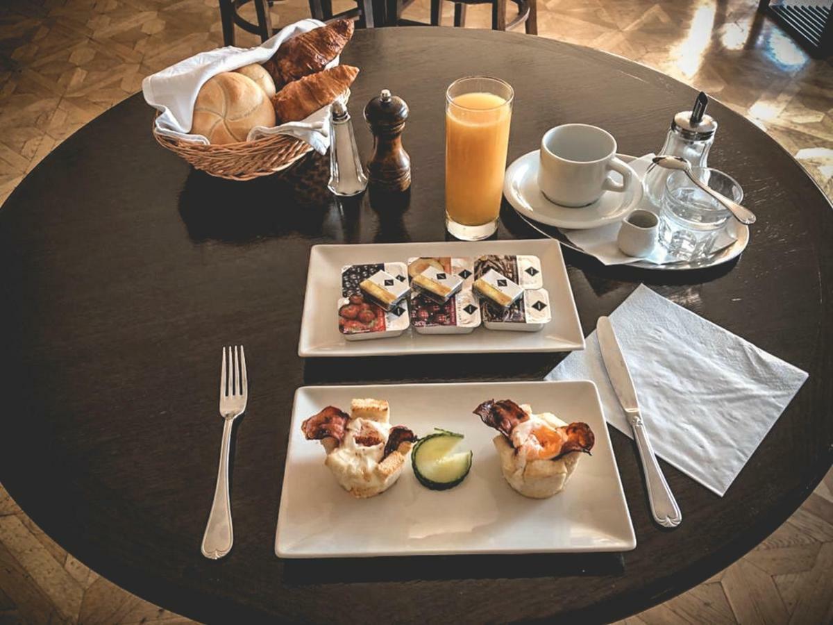 Restaurant Pansion Wien Cierny Brod 外观 照片