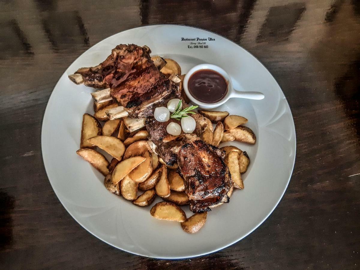Restaurant Pansion Wien Cierny Brod 外观 照片