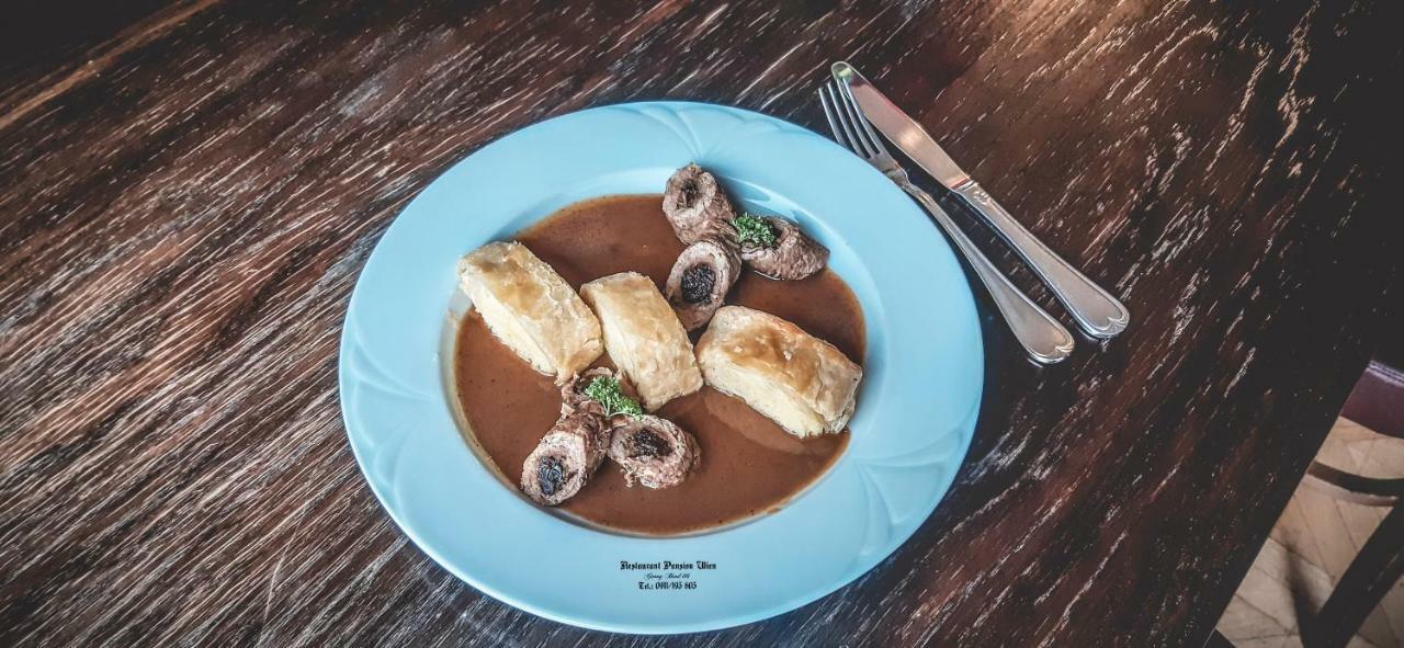 Restaurant Pansion Wien Cierny Brod 外观 照片